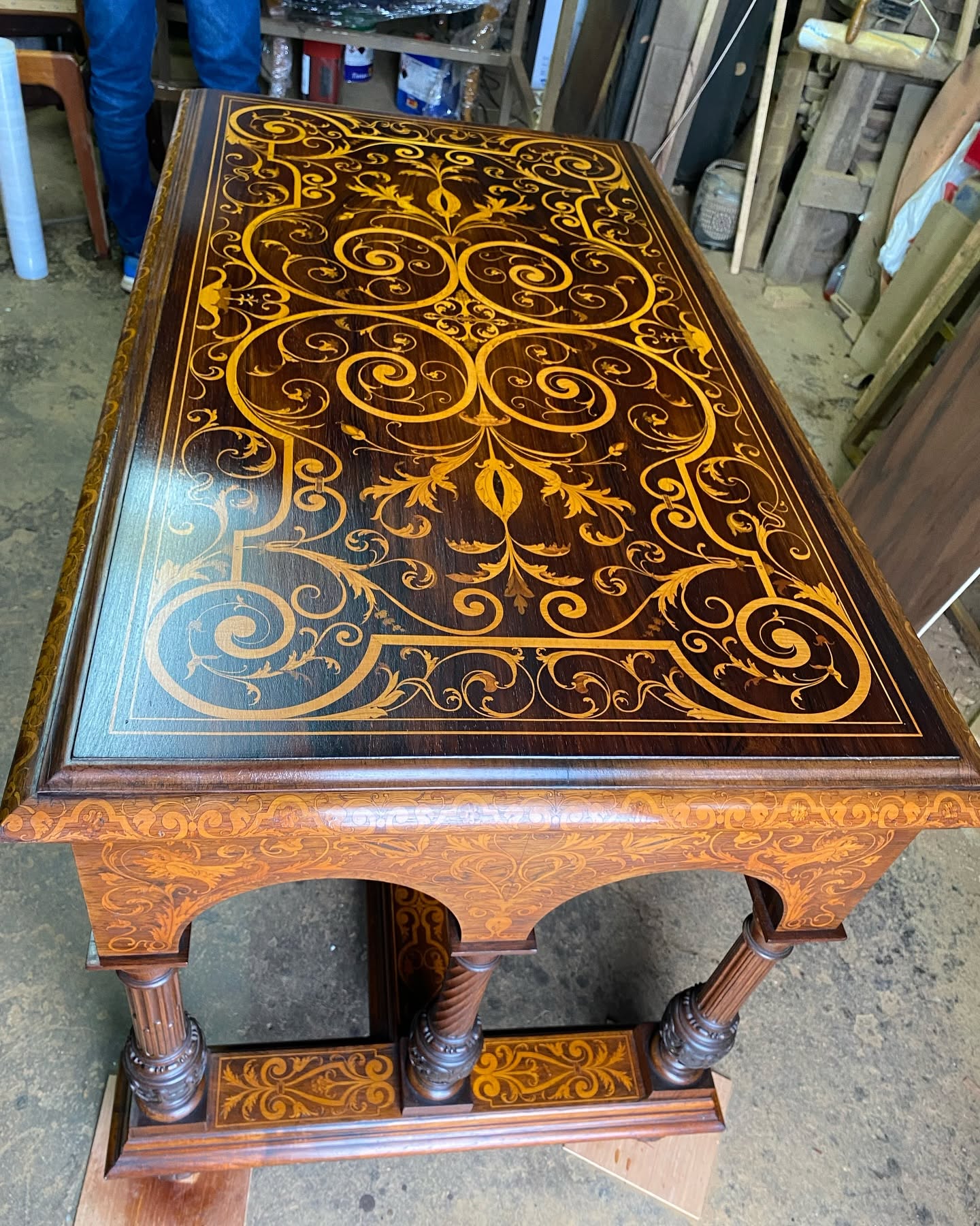 mesa de centro em pau-santo